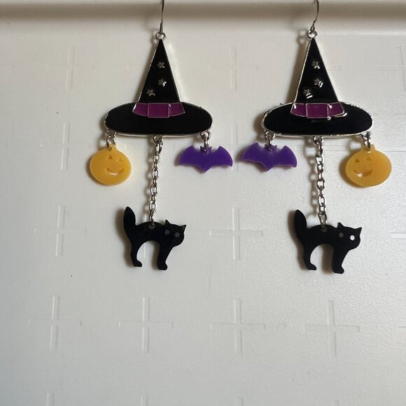 These Halloween Witch Earrings feature a spooky design with black cat, bat, and - Picture 2 of 7